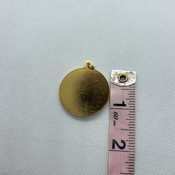 TENNIS PENDANT MEDAL GOLD TONE VINTAGE - Picture 7 of 9